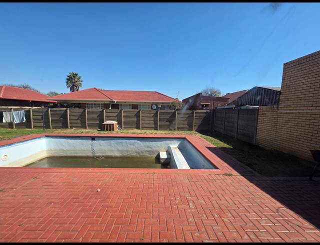 3 BEDROOM HOUSE FOR SALE IN VANDERBIJLPARK SE 6